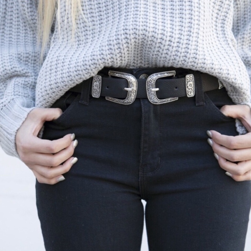 Double buckle belt in black